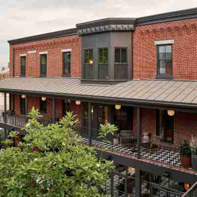 Anna and Bel Hotel Exterior