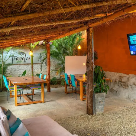 Traveler Hostel
