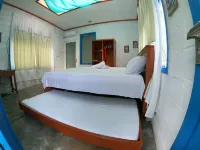 Tanjung Tinggi Cottage - balcony
