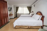 Hotel Casa Laureles Hotels near AKT SANCRISTOBAL