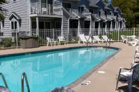 Outdoor Spaces and Shared Pool - Relaxing Hilltop Retreat