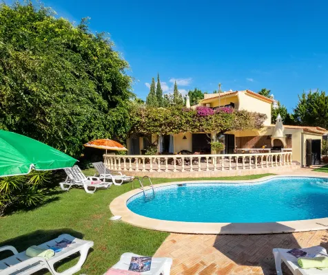 Villa Bantayan - Tranquilidade, Piscina e BBQ em Albufeira -  Holiday Villas