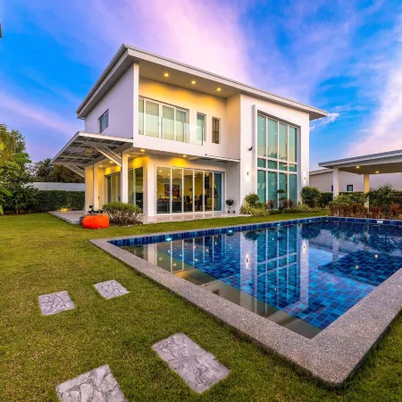 Modern 3 Bedroom Pool Villa PG19