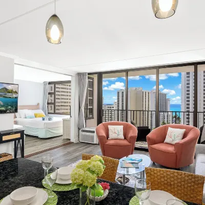 Remodeled 1Br Near Waikiki Beach with Free Parking! Отели рядом с достопримечательностью «Пляж Вайалае»
