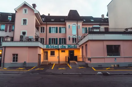 Hôtel du Midi Отели рядом с достопримечательностью «La Cave»