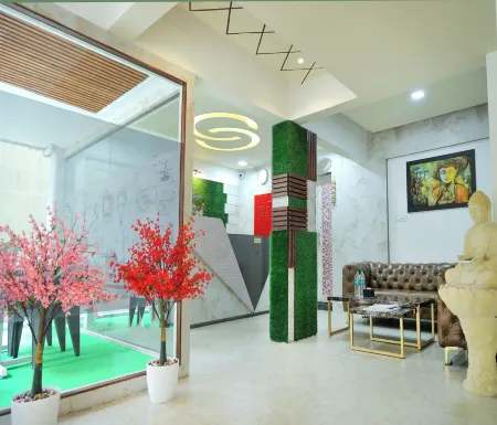 Copper 11 Service Apartments -SB Road, Shivaji Nagar, Pune Отели рядом с достопримечательностью «Шанивар Уода Форт»