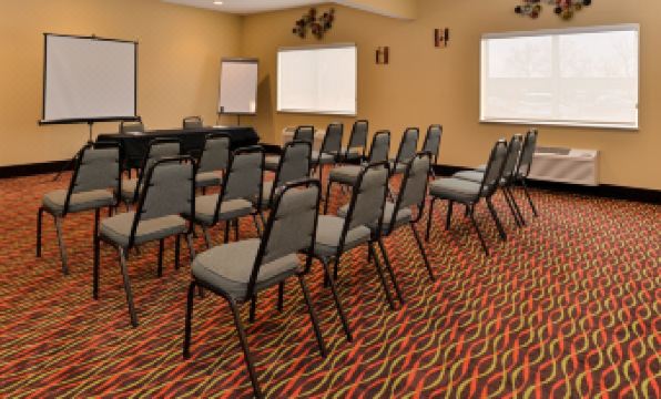 Comfort Inn & Suites Sharonville - Cincinnati North