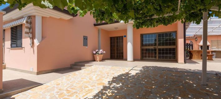 Stylish Villa in Buje with Outdoor Kitchen Hotels in Buje