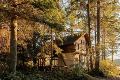 Conner Glass Cabin by Boutique Hotels near Roozengaarde