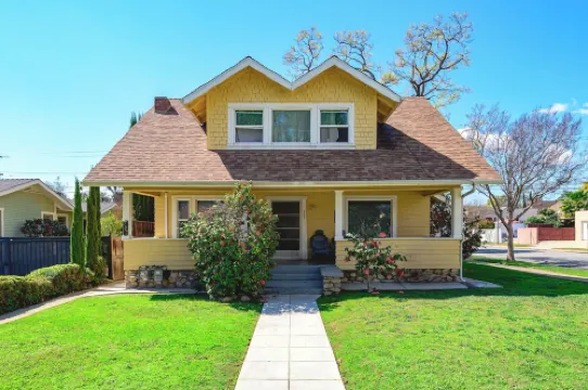 Comfortable Home Near LA With Full Kitchen & Laundry