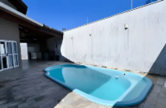 Casa com piscina em Bertioga 1