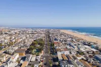 Steps From the Sand/boardwalk Outdoor Dining, Parking, and Patio in Newport