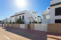 Sunset Paradise - Sleeps 4, Pool, Terrace & Views Hôtels à proximité de : Auditorio Municipal De Benejuzar