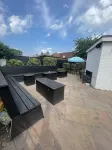 The Six Bells Hotels in Кулинг