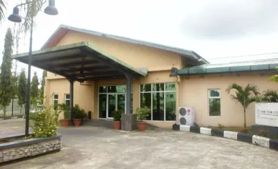 FIVE TWO ZERO HOTELS 酒店