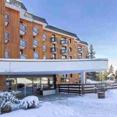 Résidence Le Domaine du Jardin Alpin - Courchevel 1850 Hotel Exterior