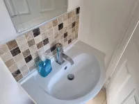 Gillingham 4-bed Stay - Wifi, Parking, Ldn Access Hotel di Gillingham