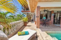 Oceanview Villa with Wrap-Around Terrace, Private Pool, Hot Tub, and Guesthouse - Private Pools