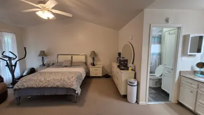 Private Austin Oasis, sleeps 10+, 4 Rooms, Game, Campfire, Playscape, Pool, Tent