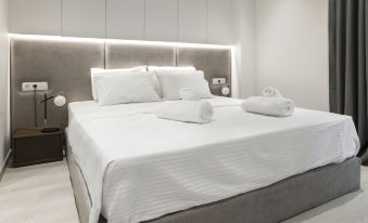 Ultra Chic Modern 4 Bedrooms Apartment in Athens