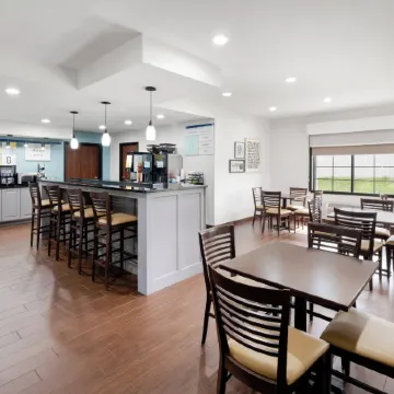 Garner Hotel Topeka West by IHG