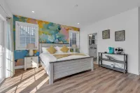 1/2 Block 2 Beach, Rooftop Balcony, Linens + Towels included.