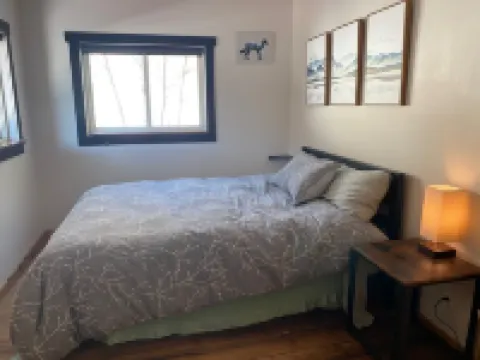 Cabin at Pickle Gulch- a charming cabin with mountain views.