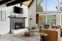 The Matterhorn Manor by AvantStay Harry Potter Inspired A-Frame Home w Hot Tub Views