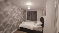 Entire luxurious 3 bedroom house in Wigan,Greater Manchester with free parking.