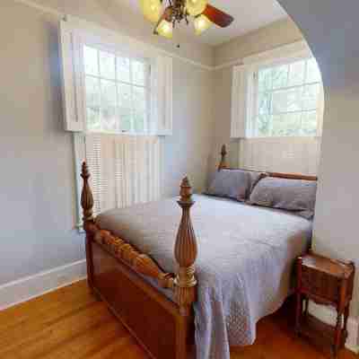 Margaret Manor on Park Ave Rooms