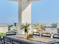 Sanders Elgio - Precious 3-Bdr Apt with Balcony