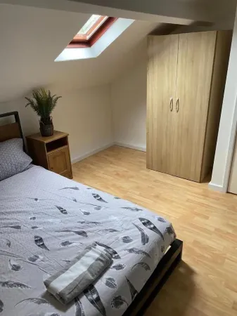 The Vacationers - Pvt Rooms with Shared Bath