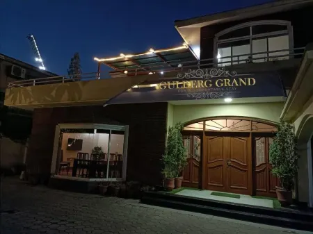 Hotel Gulberg Grand Отели рядом с достопримечательностью «SHANGHAI AUTOS»