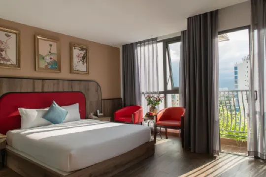 Aaron Boutique Hotel Отели рядом с достопримечательностью «AB Central Square Nha Trang»