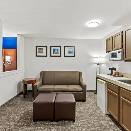 Comfort Inn & Suites Fairborn Near Wright Patterson AFB