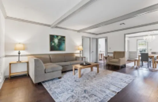 Midtown Fenced Yard & Patio- White Acres Retreat