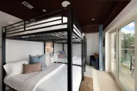 LakeFront with Pool! HotTub! Game Room! Sleeps 20+