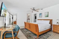 Casa Dove: Pool & King 2mi Beach, with King Bed