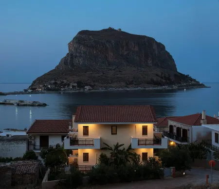 Cyrenia Guesthouse Отели в г. Monemvasia