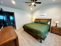 Luxury Retreat • Hot Tub • Walkable • Mountain Views • 3 King Bedrooms • Modern