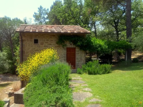Poggio Corsucci - Il Nido: intimate stone house with pool and enchanting views
