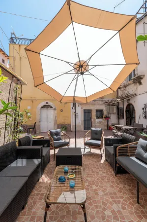 Elsa d'Ortigia - I Tre Archi Отели рядом с достопримечательностью «Piccolo Teatro dei Pupi»