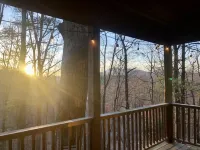 Modern 3Br/3BA Boone Cabin: Hot Tub, Game Room, Porch, Near Trails and Downtown