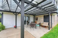 Charming 4-bedroom house with lake view, The Colony