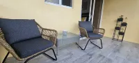 Welcoming apartment overlooking Soufriere town.  호텔
