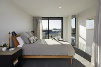 Beach. Luxury. New. Clean. - 4-Star