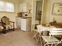 Studio 25 - a charming room in a country  garden setting Hotels in Martinborough