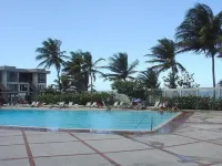 Beach front, best location, ocean and city views + parking! - Pools