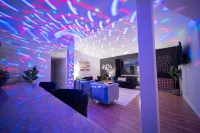 Casa Blanca (Arcade/Theatre/Game Room/RV Parking) Hotel a Banning