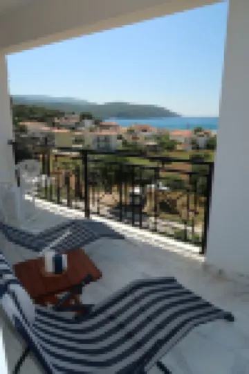Spacious apartment near the beach with a unique view of Finikounda